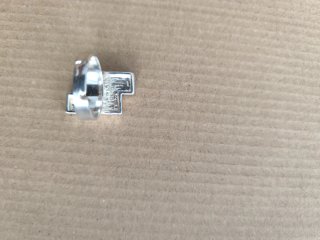 Anillo plateado con piedra rectangular