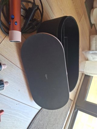 Secador Dyson con todos los accesorios y caja