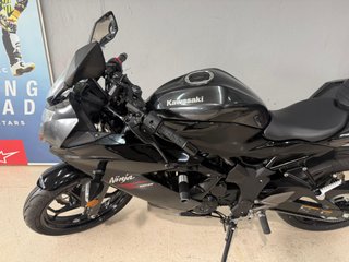 Kawasaki Ninja 125 Negra