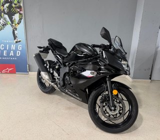 Kawasaki Ninja 125 Negra