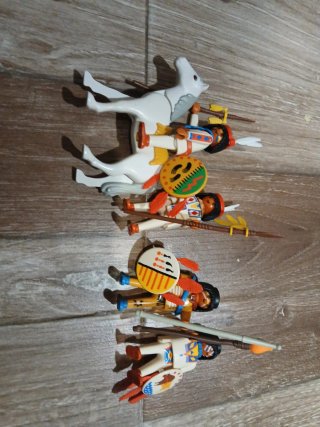 Lote 4 indios y caballo Playmobil Todos 12€