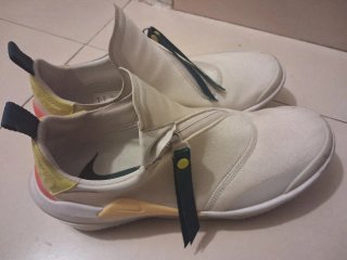 Zapatillas Nike Joyride Blancas y Amarillas
