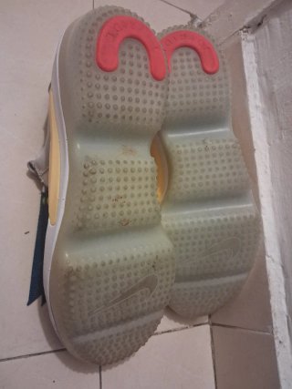Zapatillas Nike Joyride Blancas y Amarillas