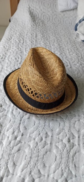 Sombrero de paja tejido