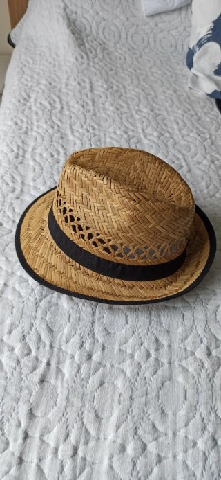 Sombrero de paja tejido