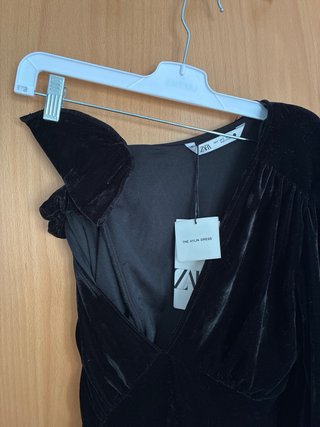 Vestido fiesta Zara negro terciopelo