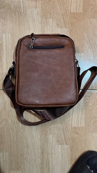 Bolso de piel marrón