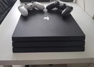 PS4 Pro 1TB + 2 Mandos (Negro y Blanco)