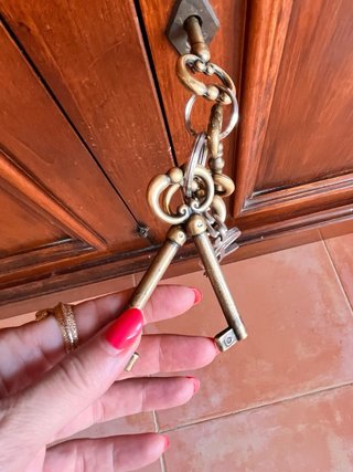 Aparador/vitrina madera maciza clásica