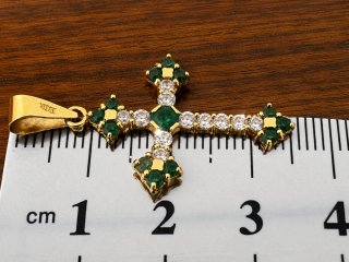 Colgante Cruz Oro 18k Esmeraldas