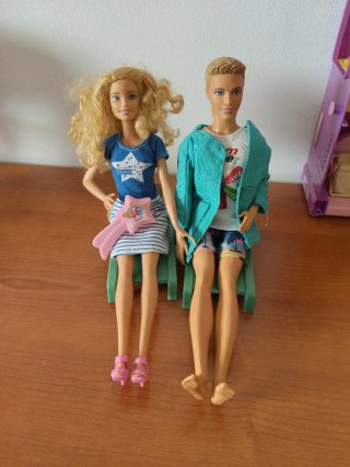 Camioneta de comida Barbie con accesorios.