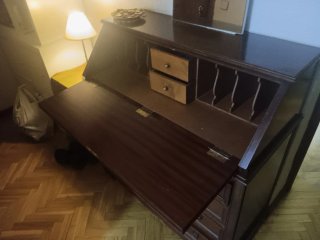 Escritorio inglés madera con cajones. Hecho a mano
