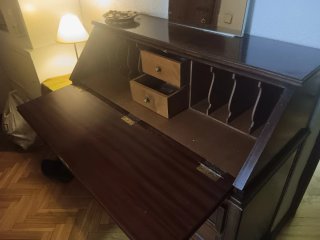 Escritorio inglés madera con cajones. Hecho a mano