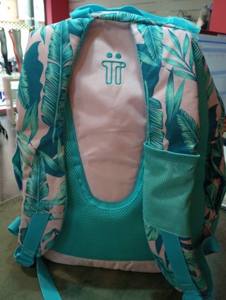 Mochila con estampado tropical