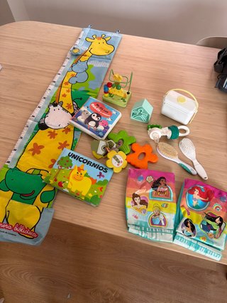 Lote Bebé: Medidor, Juguetes y Libros