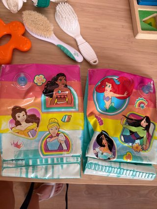 Lote Bebé: Medidor, Juguetes y Libros