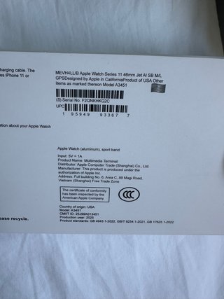 Apple Watch Series 11 Negro y otro en blanco