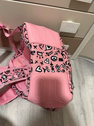 Mochila escolar rosa con estampado