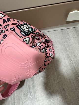 Mochila escolar rosa con estampado