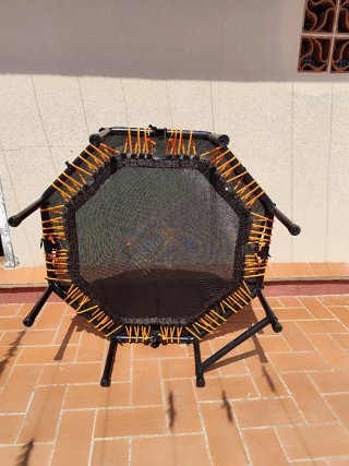 Cama elástica con manillar