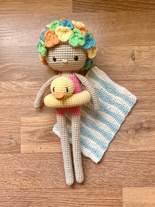 Muñeca tejida crochet con traje de baño