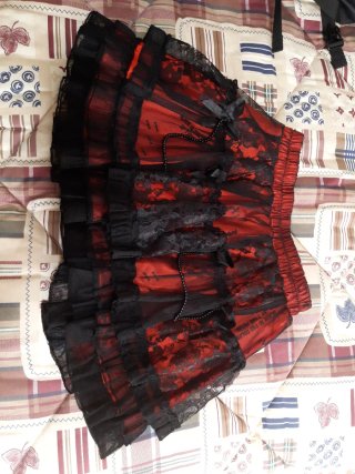 Falda gótica volantes encaje