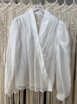 Blusa blanca cruzada manga larga