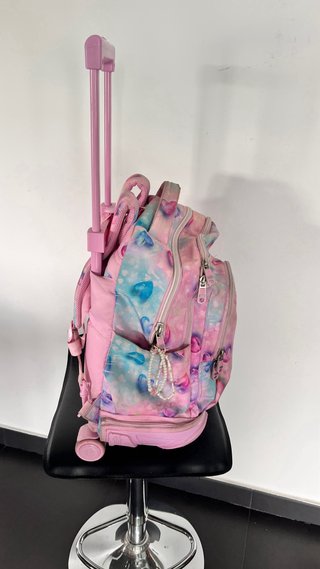 Mochila Totto con ruedas y diseño de corazones