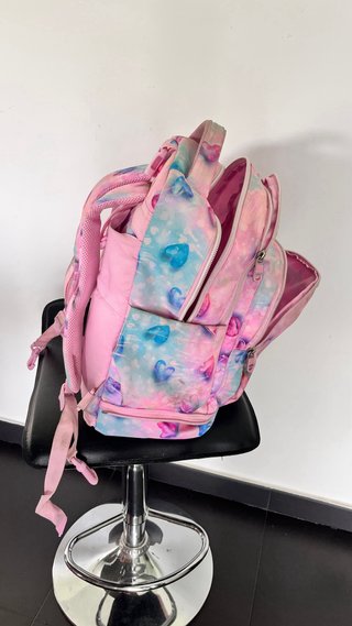 Mochila Totto con ruedas y diseño de corazones