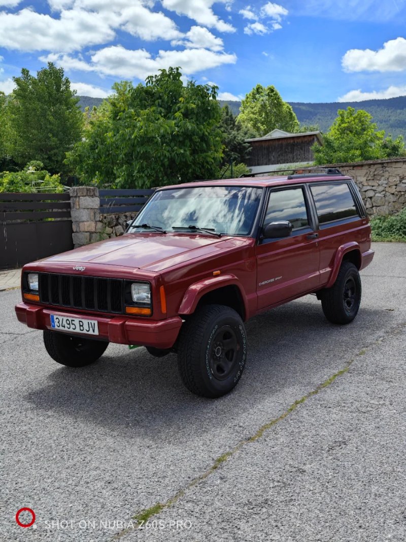 Jeep Cherokee 2001 - foto 1