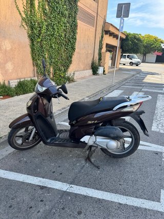 Honda SH 125i Scooter Marrón