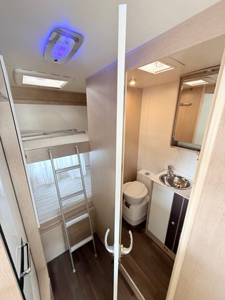 Autocaravana 6 plazas 2019/60000km/garaje