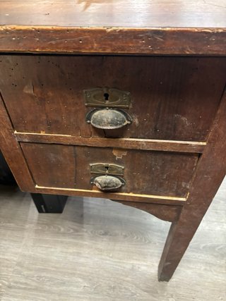 Escritorio antiguo de madera