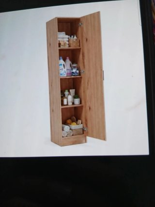Armario de madera alto