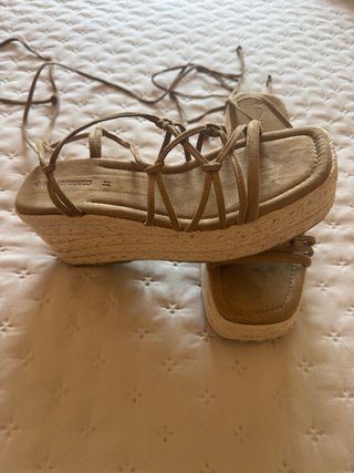 Sandalias cuña esparto Stradivarius Talla 37