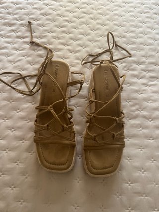 Sandalias cuña esparto Stradivarius Talla 37
