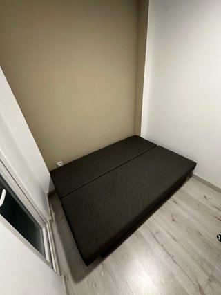 Sofá cama gris oscuro de tela. IKEA ÄLVDALEN