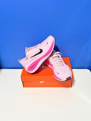Nike Vomero Plus Hyper Pink Talla 39 running rosa