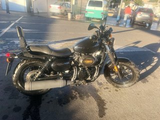 Hyosung Bobber 125 Negra