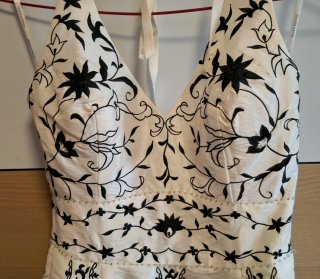Vestido blanco y negro floral