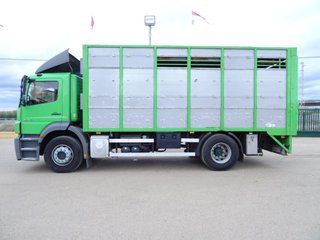 Mercedes AXOR 18 33-CAMIONES GANADEROS