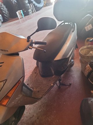 Lote 2 motos Honda y Kymco