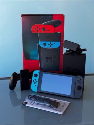 Nintendo Switch con mandos y cargador