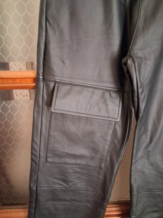Pantaloni cargo neri donna