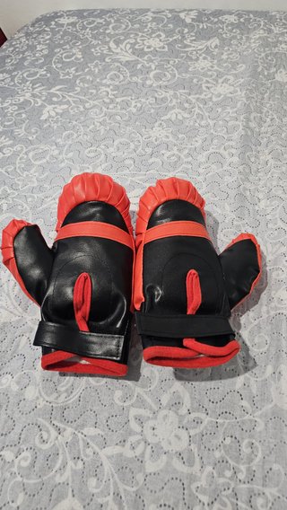 Guantes de Boxeo Infantiles Rojos y Negros