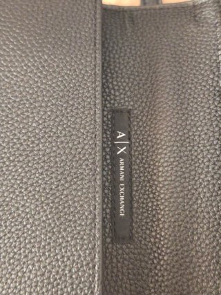 Bolso bandolera Armani Exchange negro y dorado