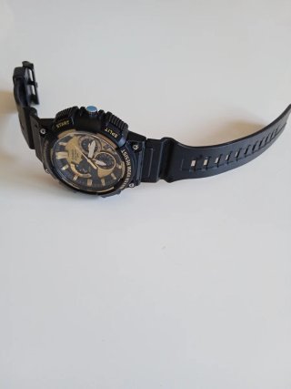 Reloj Casio Chronograph Negro y Dorado