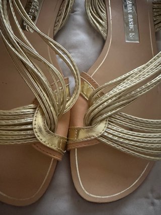 Sandalias doradas Zara Talla 37