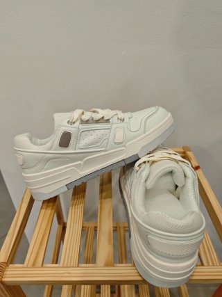 Sneakers bianche uomo.