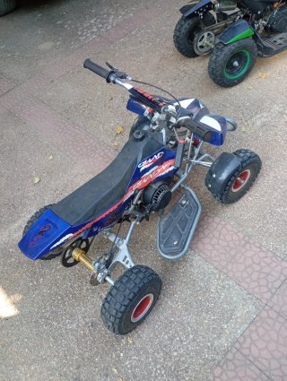 Quad infantil azul y blanco